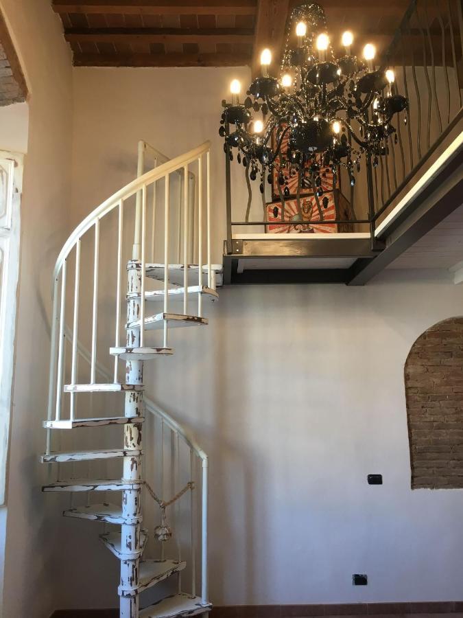 L'Ora Delle Streghe B&B Centralissimo Livorno Exterior foto
